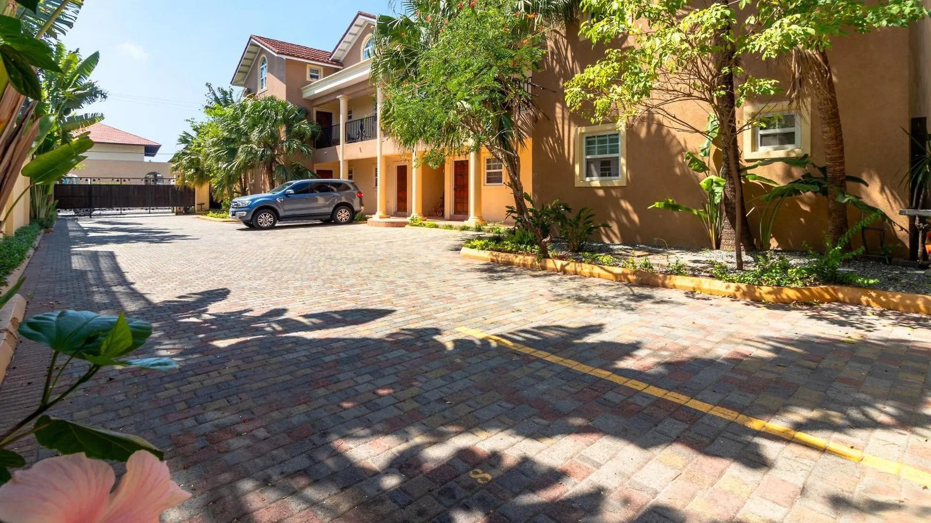 Cozy, Upscale Apartment Centrally Located In Kgn 6 Kingston