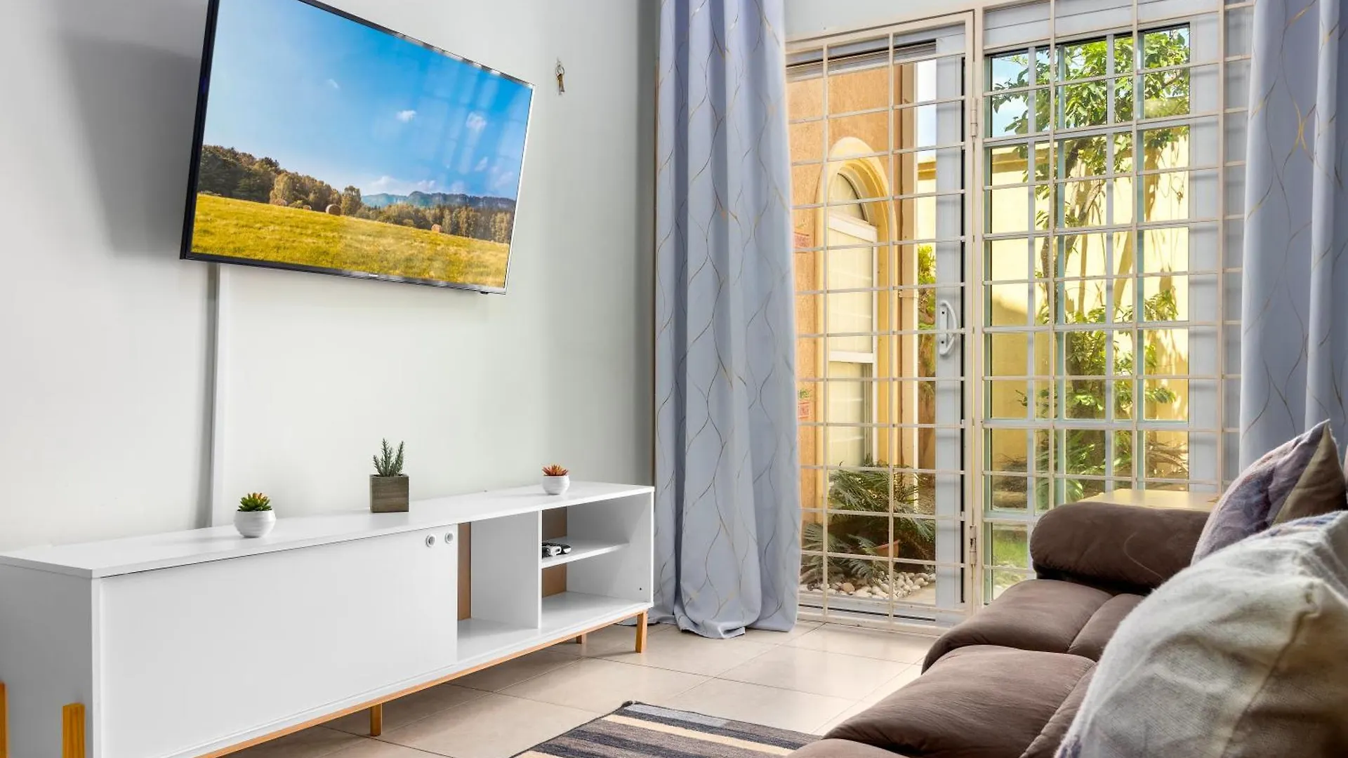 Cozy, Upscale Apartment Centrally Located In Kgn 6 킹스톤